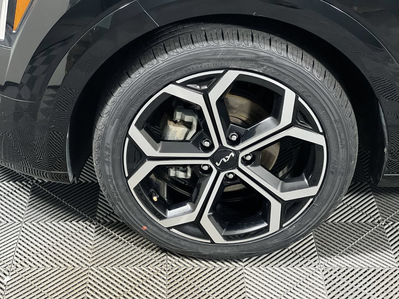 Certified 2025 Kia Niro EX Touring FWD image 13