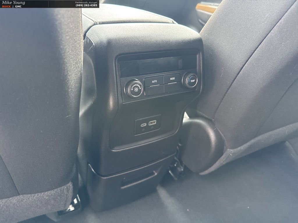 Used 2023 GMC Acadia SLE FWD image 31
