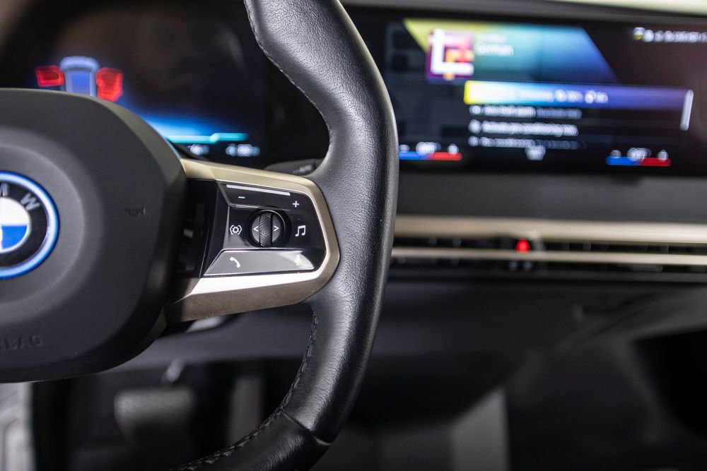 Used 2023 BMW iX xDrive50 w/ Sport Package image 37