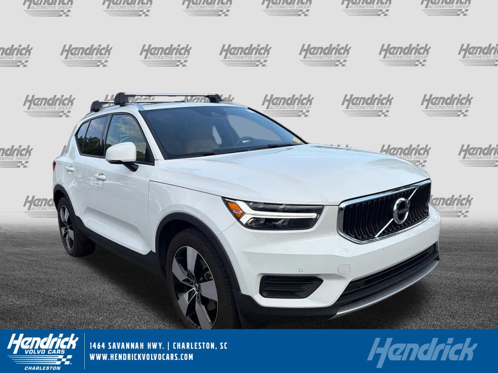 Used 2020 Volvo XC40 T5 Momentum w/ Protection Package Premier AWD/4WD image 1
