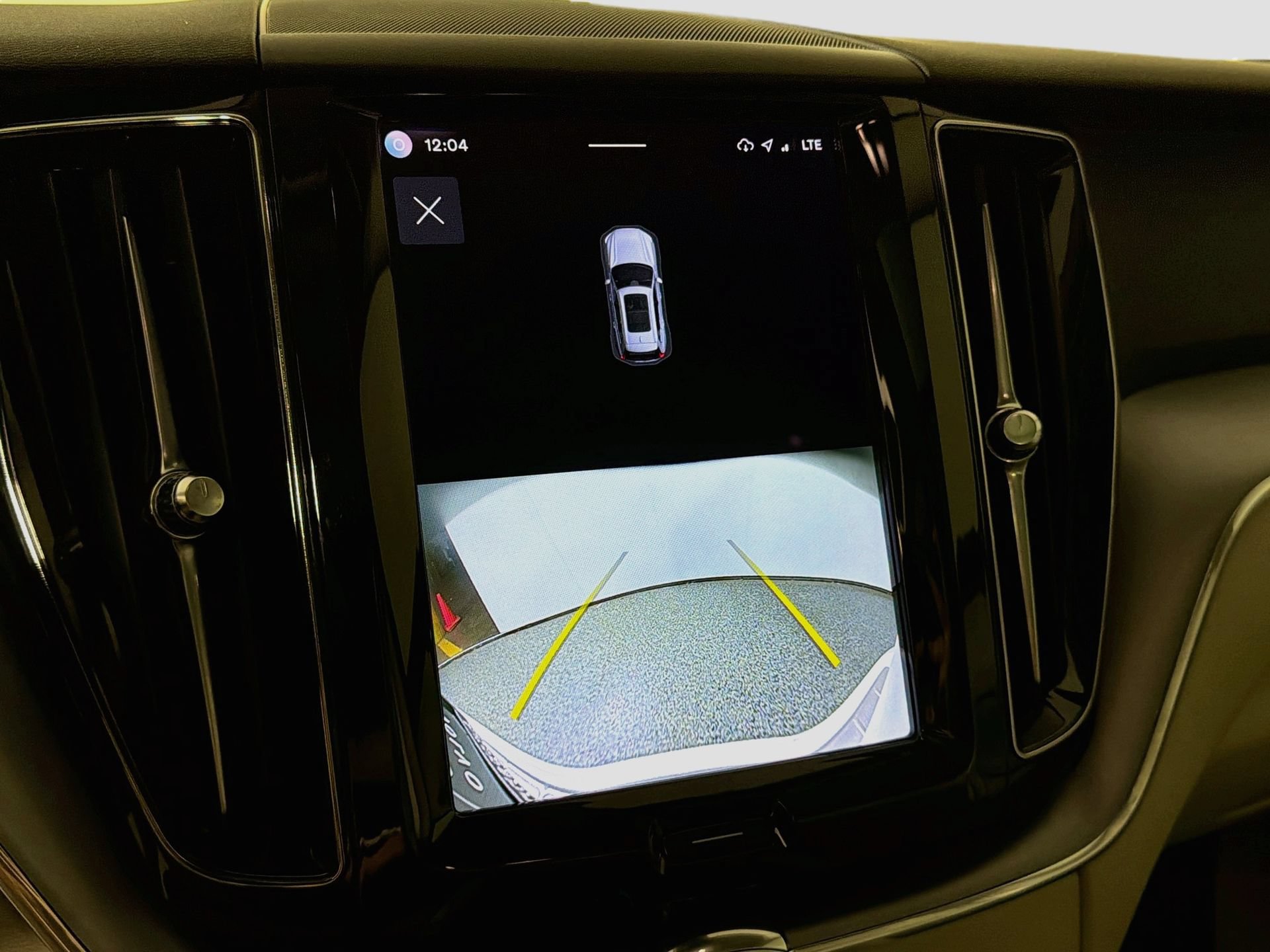 Certified 2022 Volvo XC60 B5 Momentum w/ Advanced Package FWD image 14