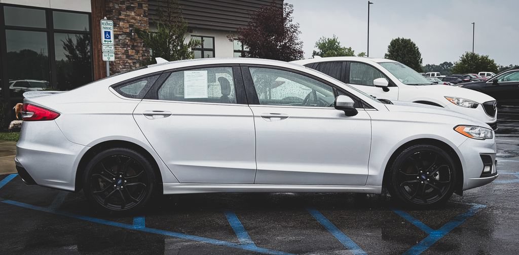 Used 2019 Ford Fusion SE w/ Equipment Group 151A FWD image 12