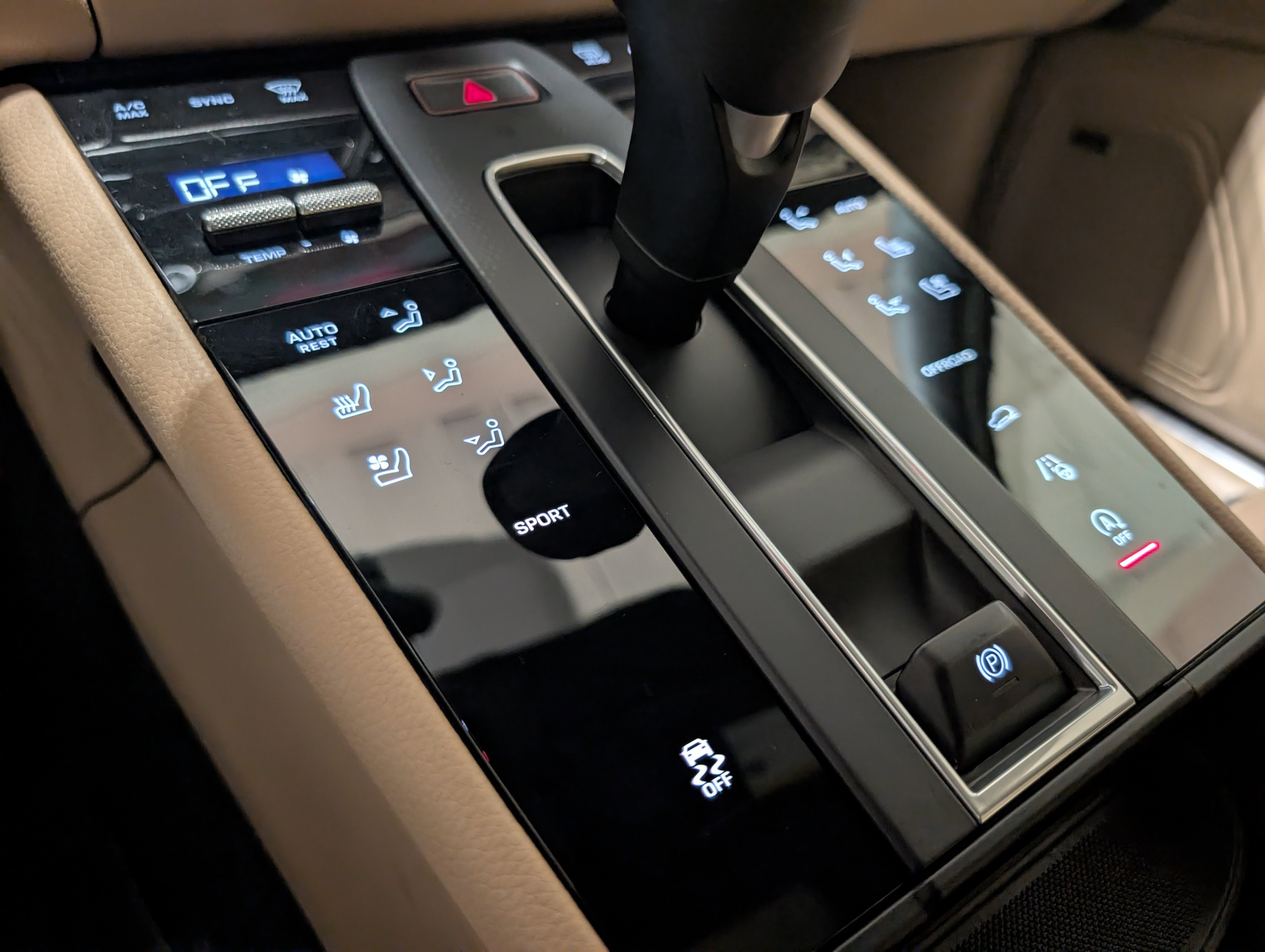 Certified 2025 Porsche Macan image 41