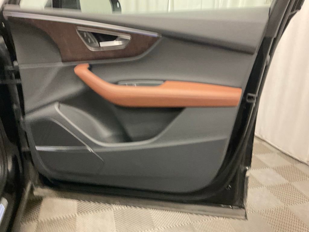 Used 2025 Audi Q7 3.0T Premium Plus image 28