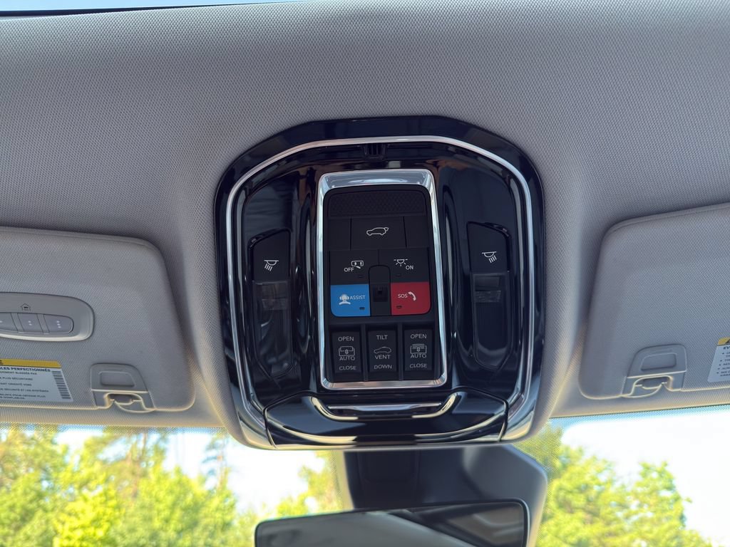 Used 2022 Jeep Grand Cherokee Overland RWD image 26
