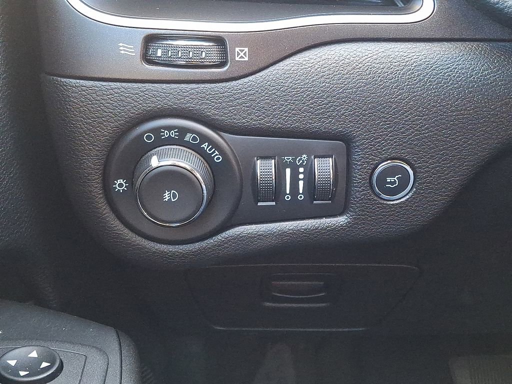 Used 2021 Jeep Cherokee Trailhawk w/ Premium Leather Package image 25