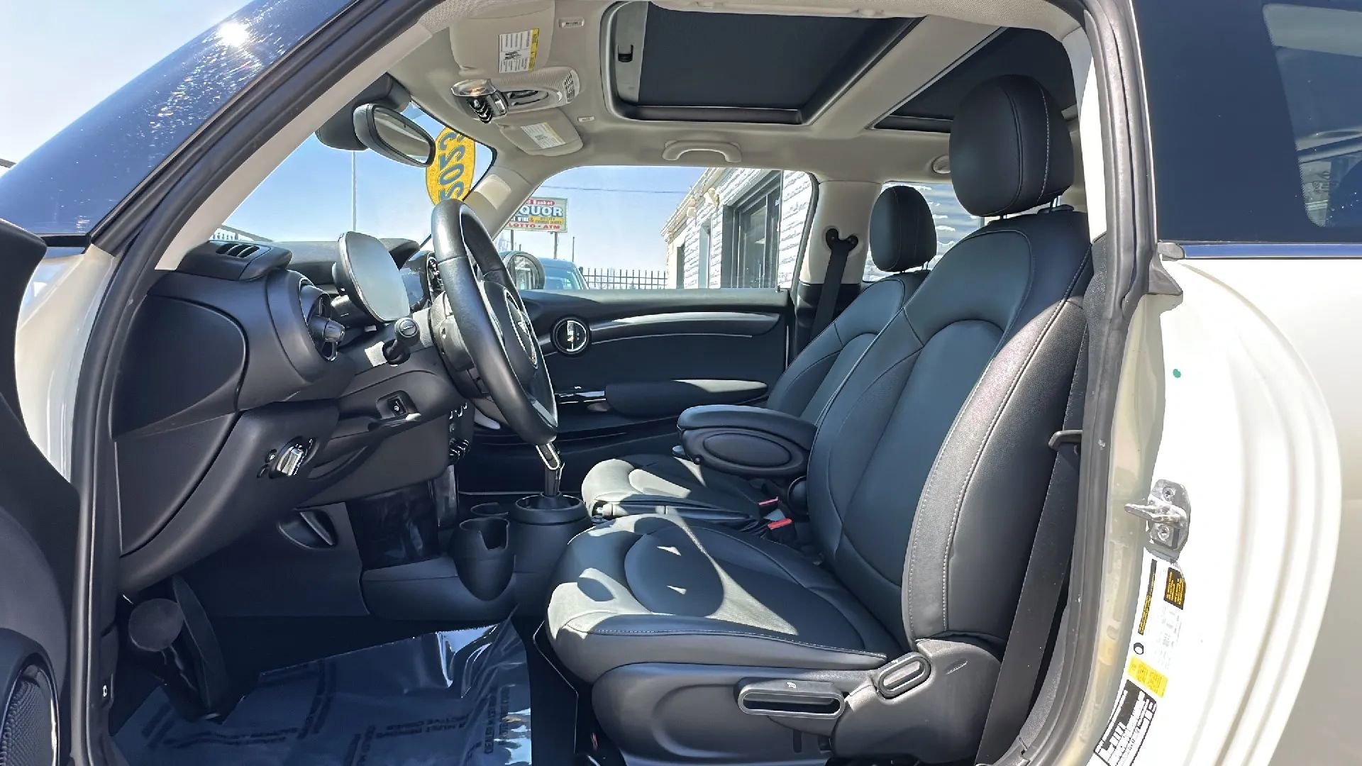 Used 2023 MINI Cooper 2-Door Hardtop image 17