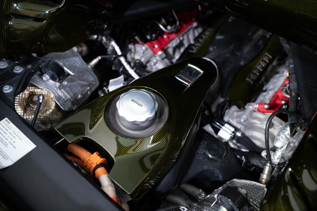 Used 2025 Ferrari SF90 Spider image 27