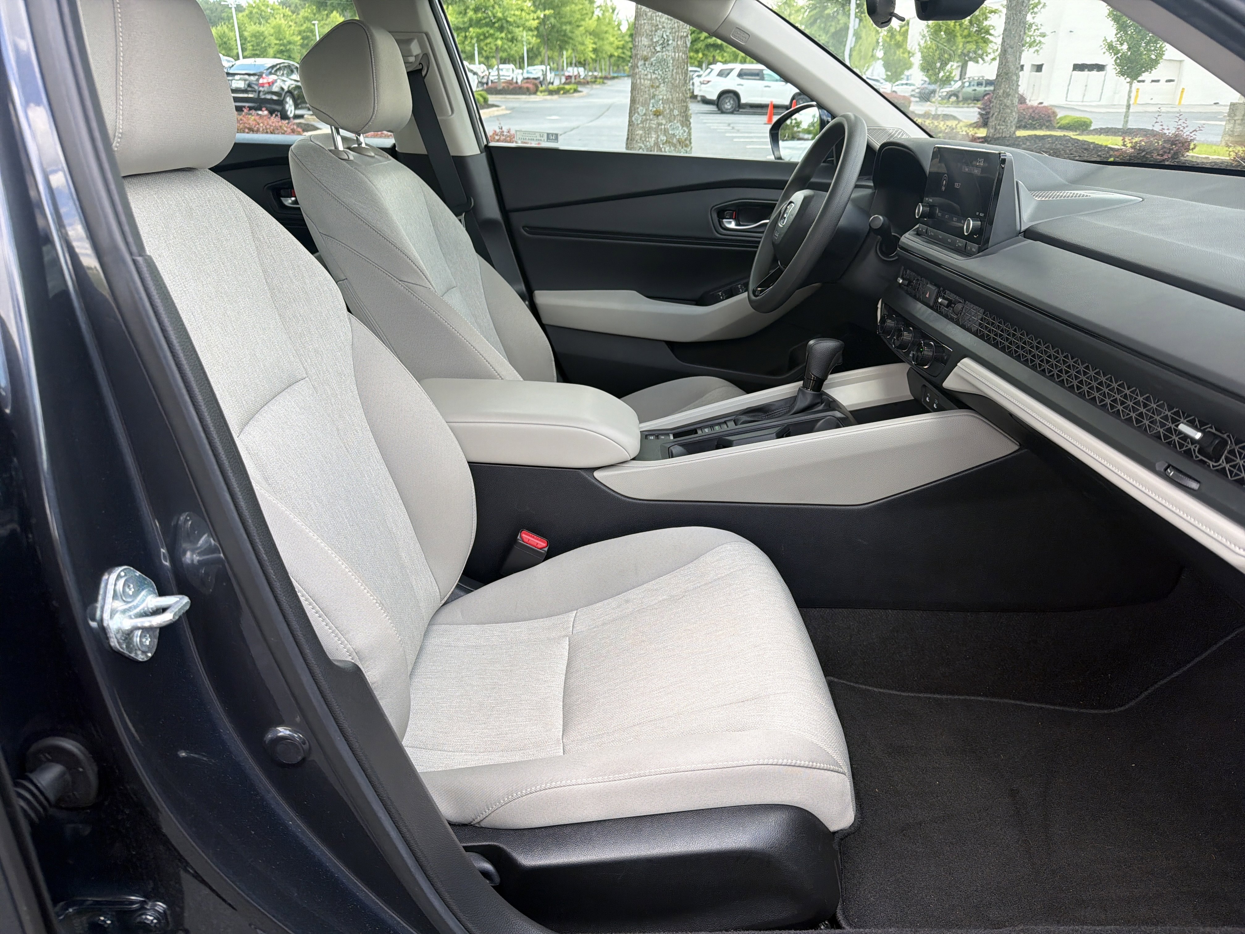 Used 2025 Honda Accord SE image 34