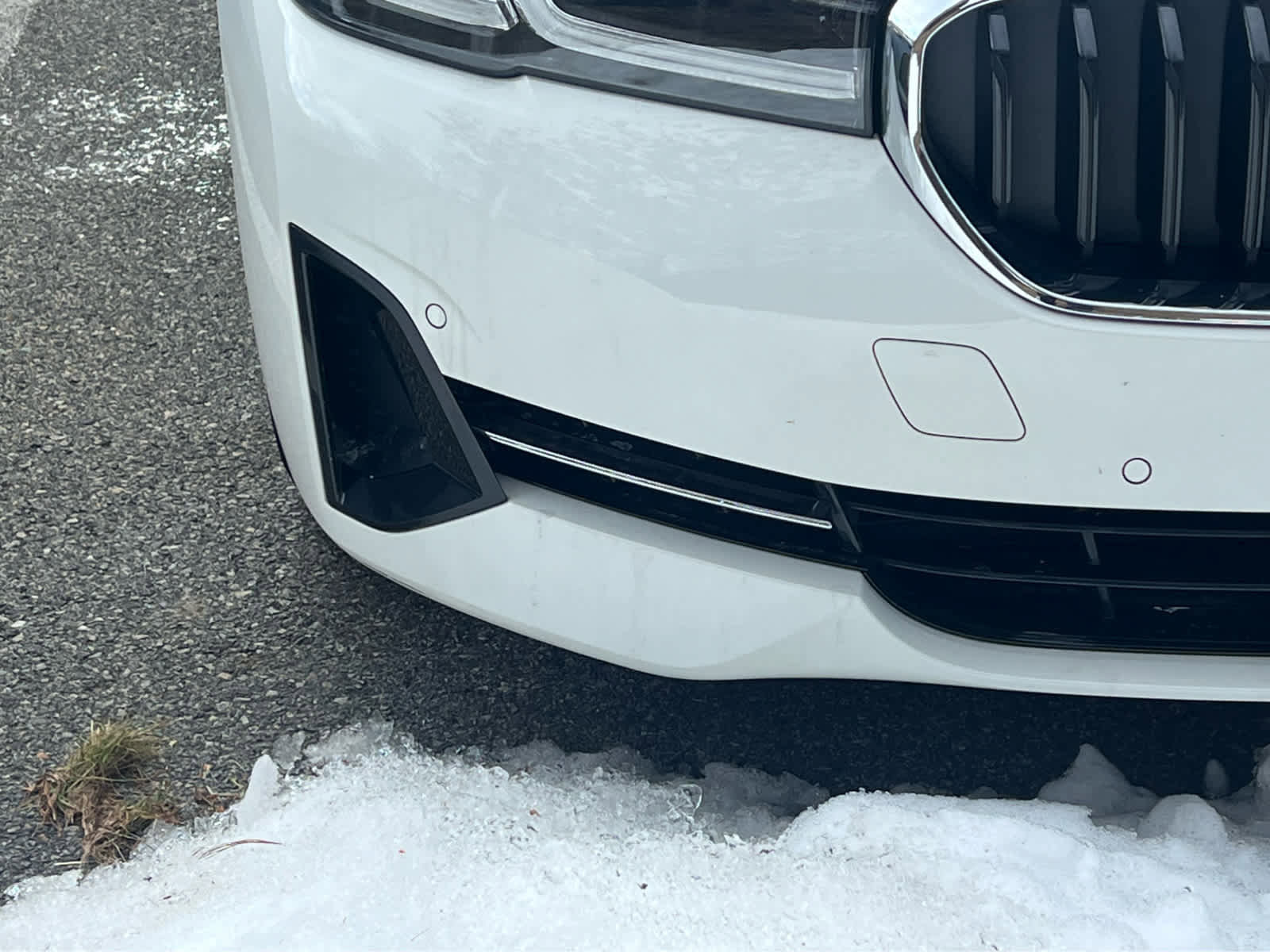 Used 2023 BMW 530i xDrive w/ Premium Package image 3