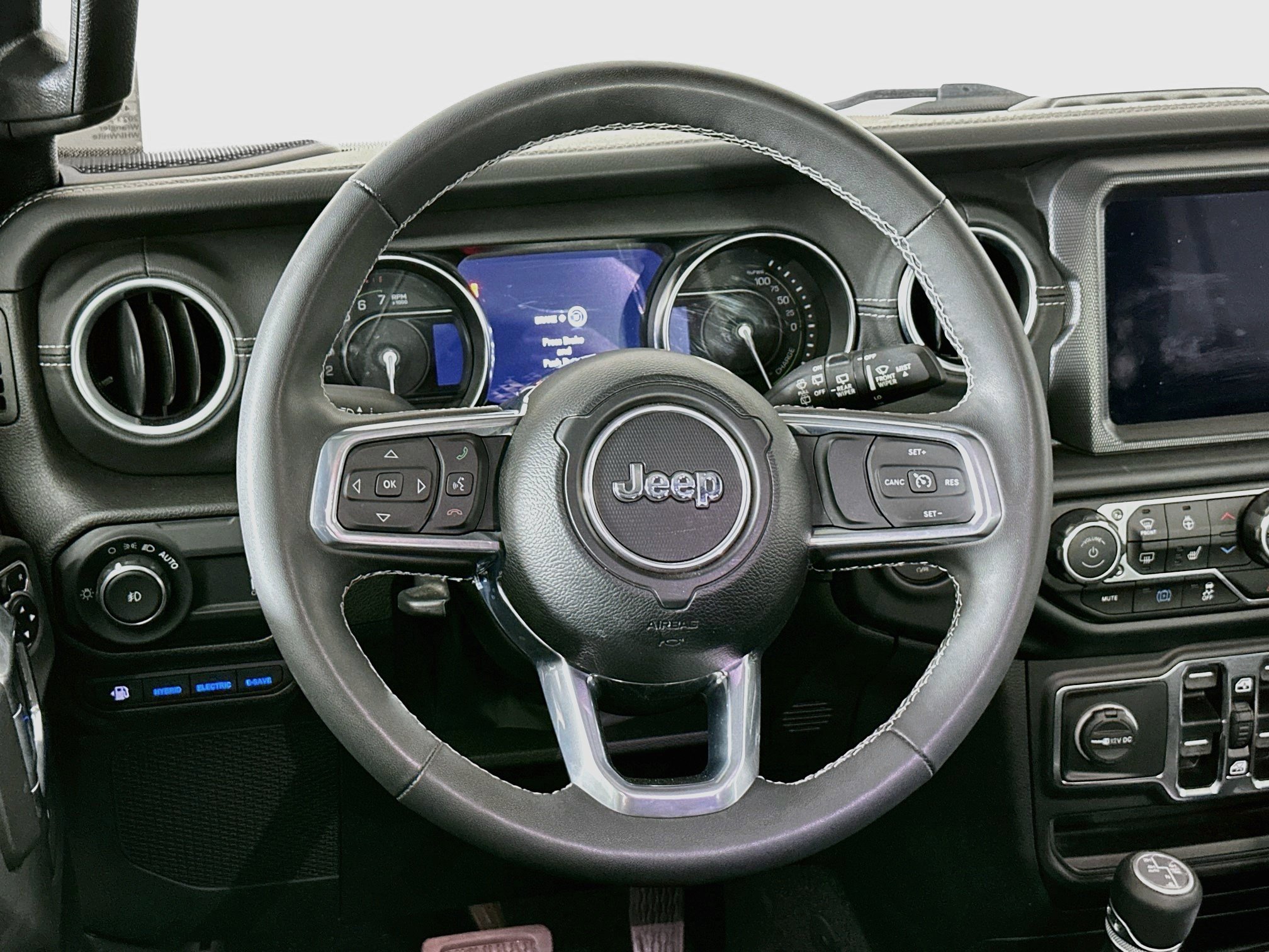 Used 2023 Jeep Wrangler Unlimited Sahara w/ Cold Weather Group AWD/4WD image 17