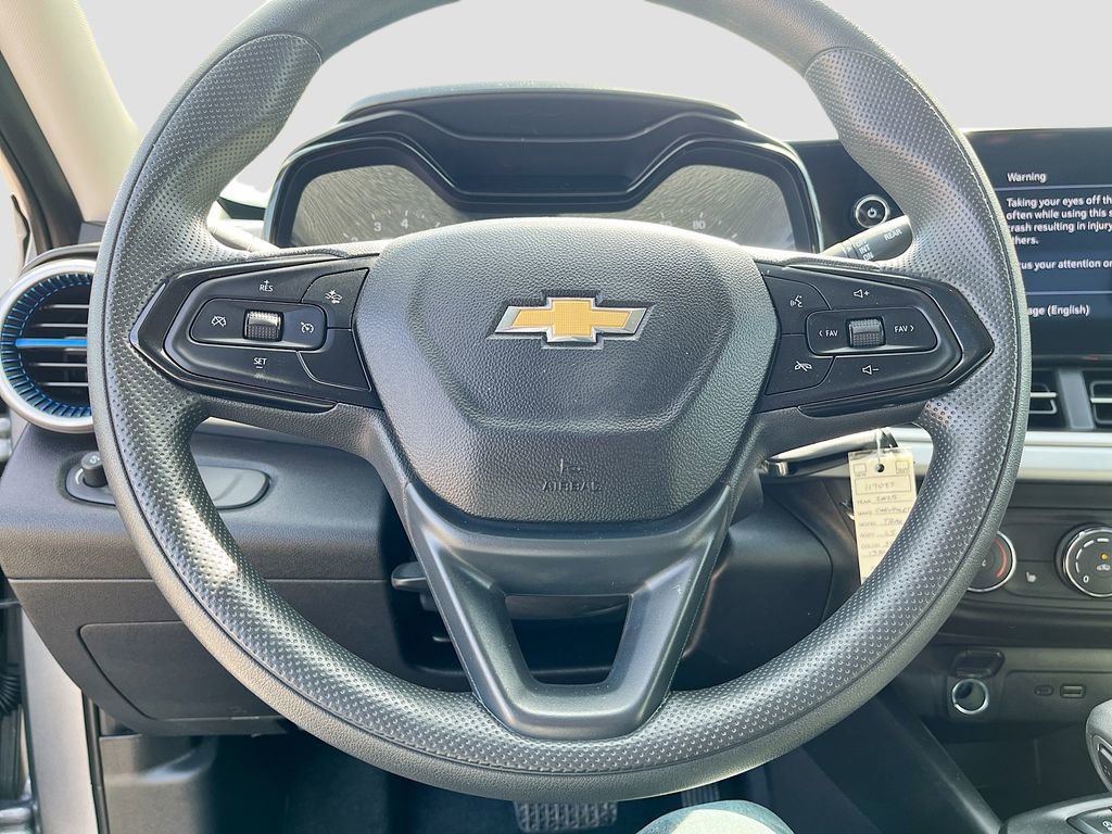 Used 2025 Chevrolet Trax LS w/ LS Convenience Package FWD image 11