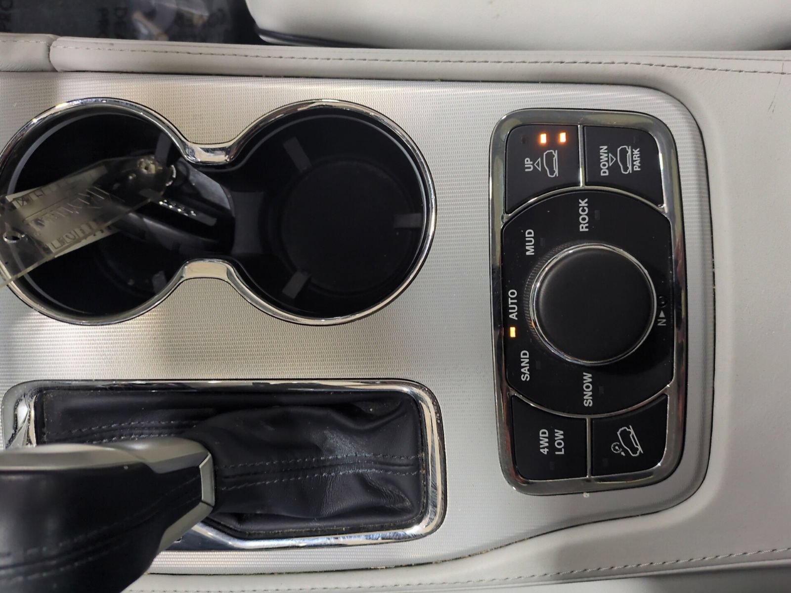Used 2018 Jeep Grand Cherokee Summit AWD/4WD image 23