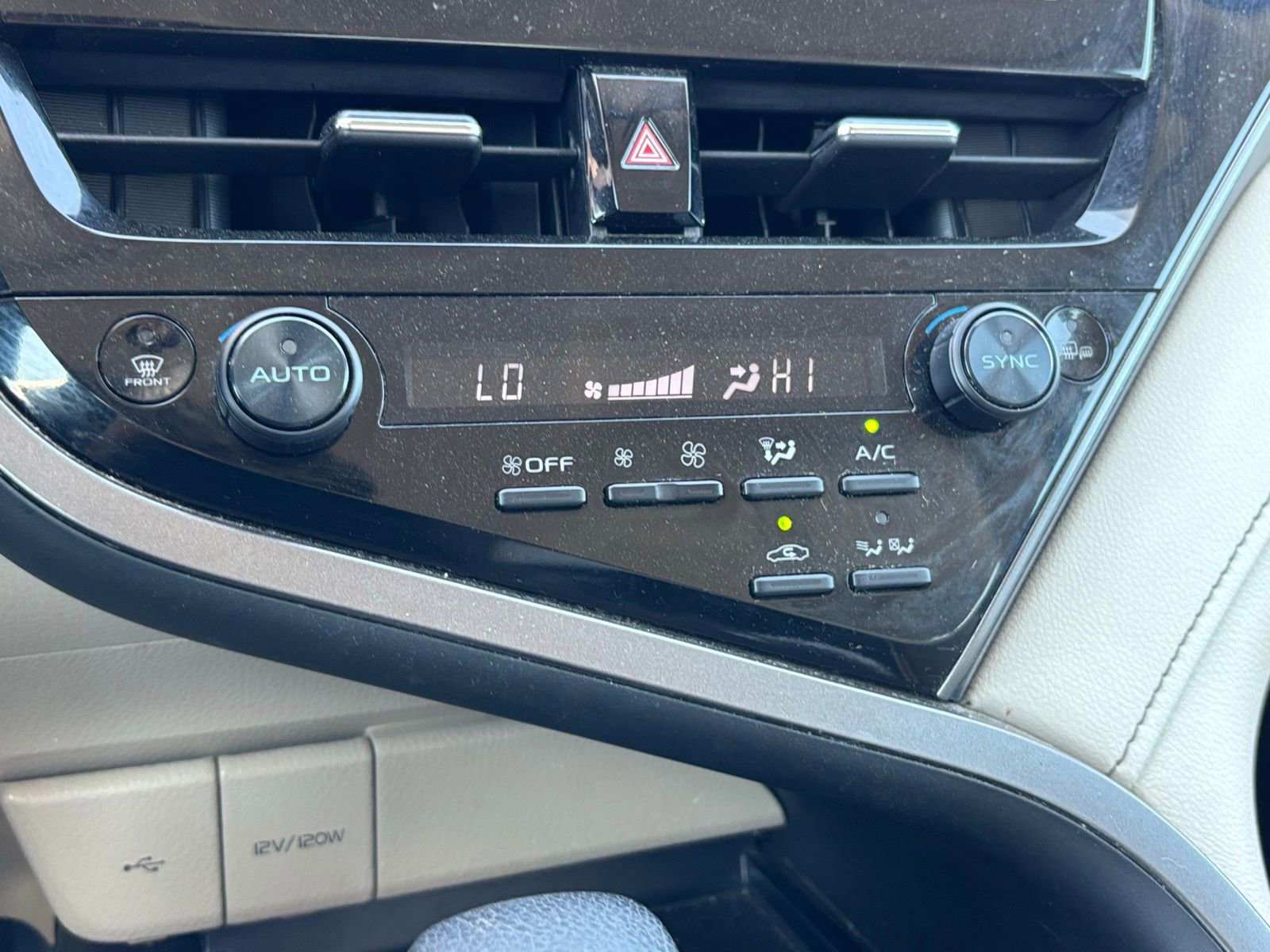 Used 2022 Toyota Camry LE FWD image 7