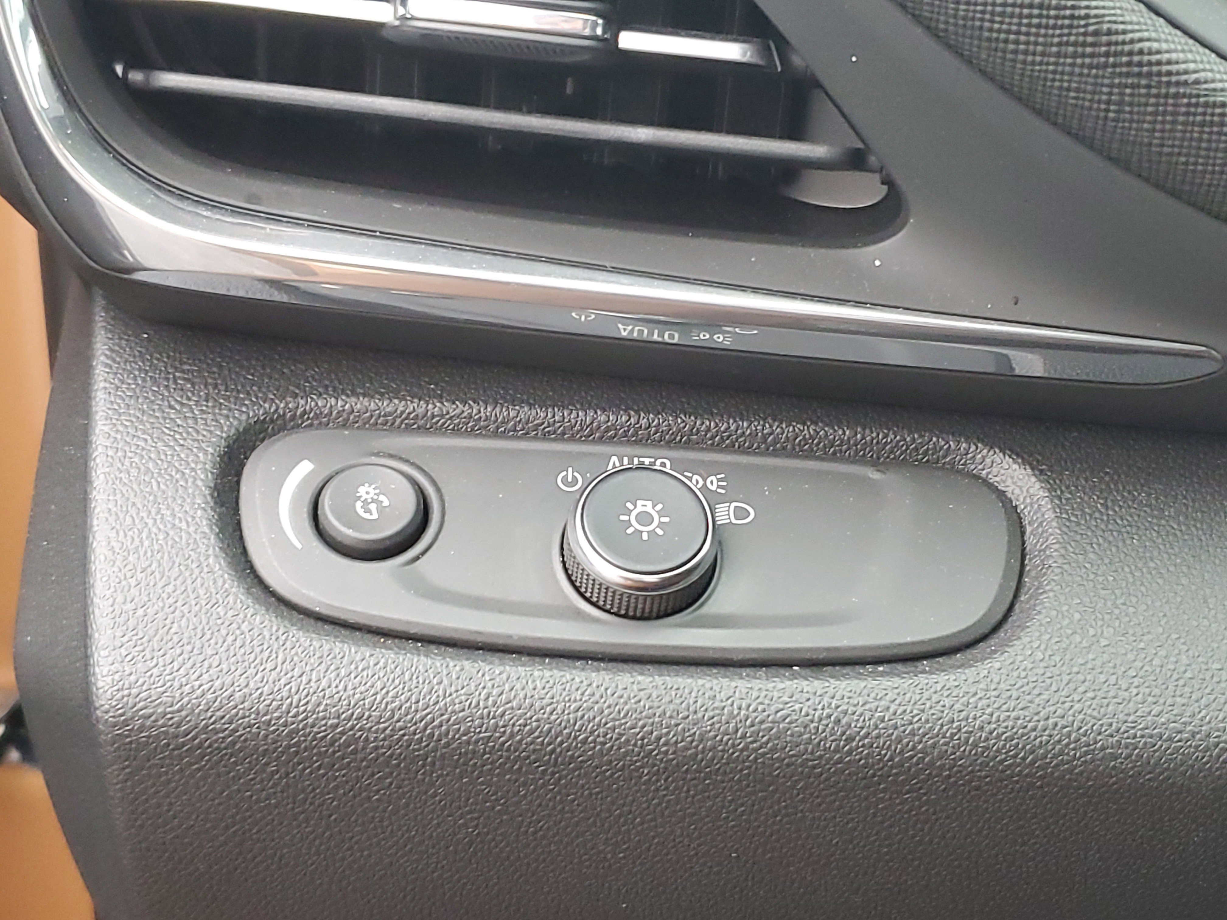 Used 2024 Buick Envista Preferred w/ Advanced Safety Package image 25