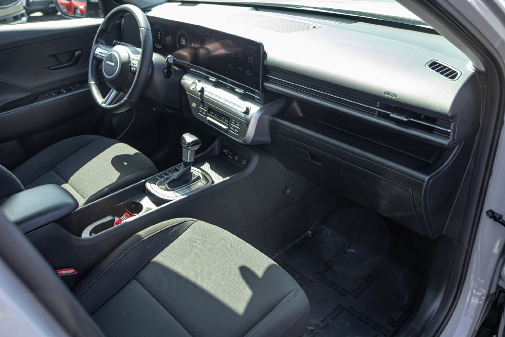 Certified 2025 Hyundai Kona SEL AWD/4WD image 30