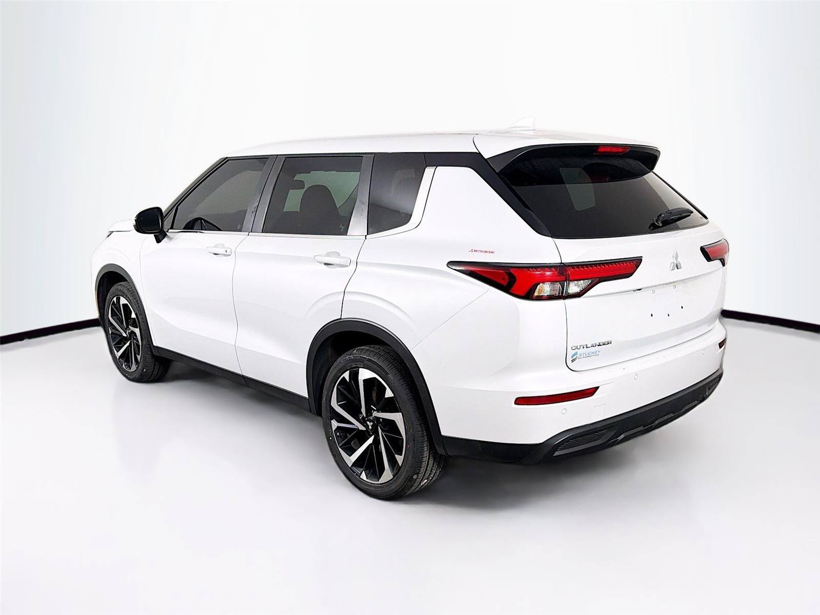 Used 2022 Mitsubishi Outlander ES AWD/4WD image 9