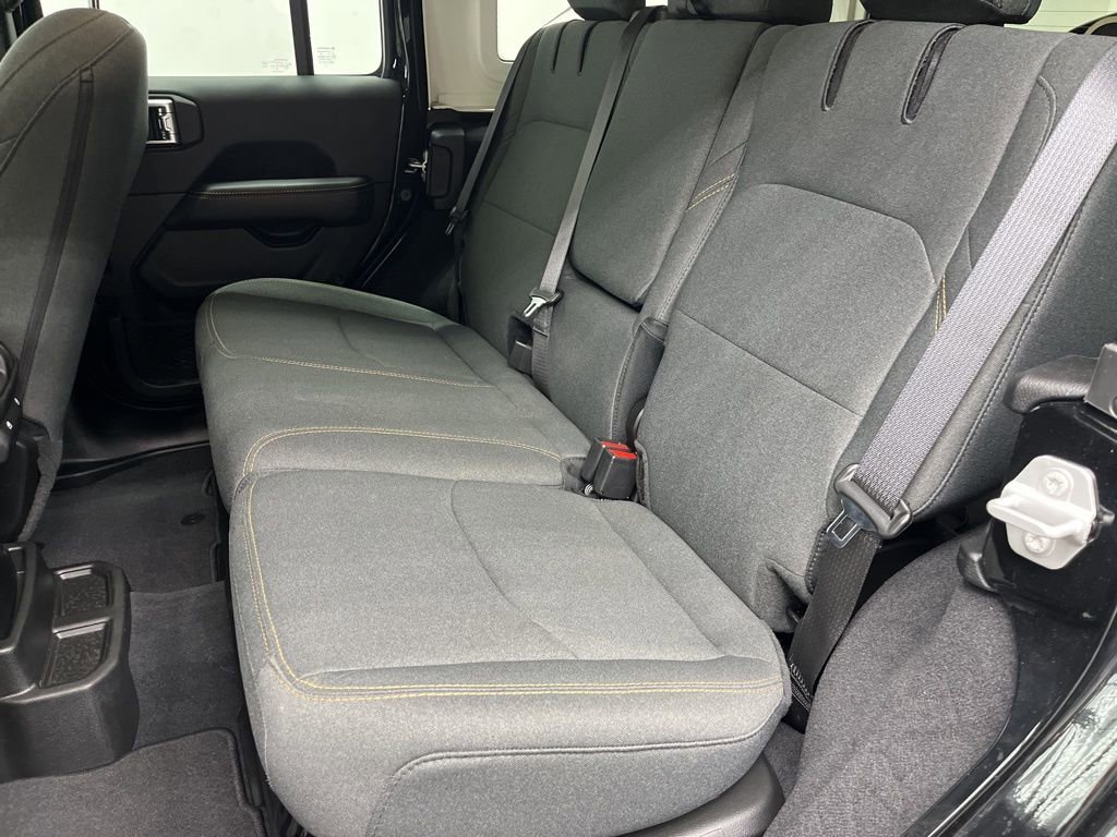 Used 2025 Jeep Wrangler Unlimited Sahara w/ Safety Group AWD/4WD image 20