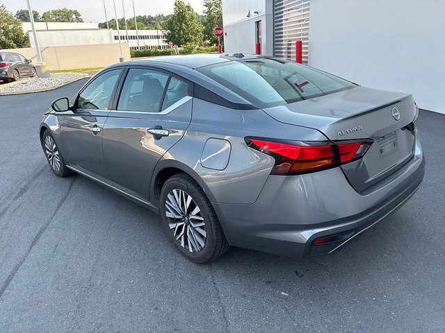Used 2024 Nissan Altima 2.5 SV FWD image 11