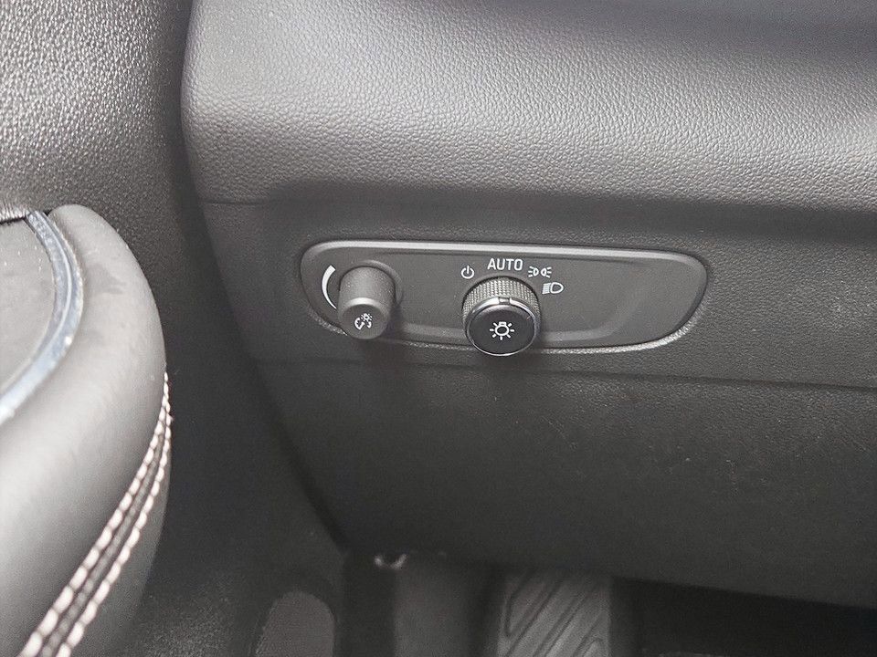 Used 2023 Buick Envision Essence image 21