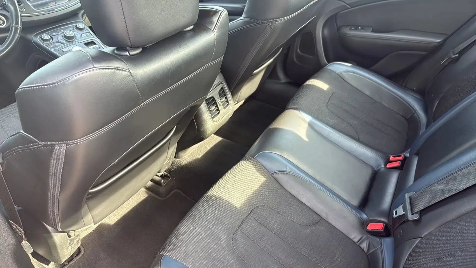 Used 2015 Chrysler 200 S w/ Comfort Group AWD/4WD image 7