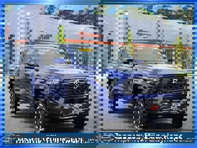 Used 2024 Toyota Tacoma TRD Off-Road image 1
