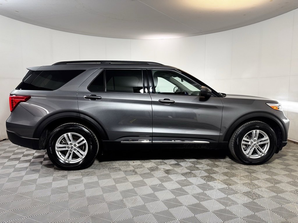 Used 2023 Ford Explorer XLT image 6