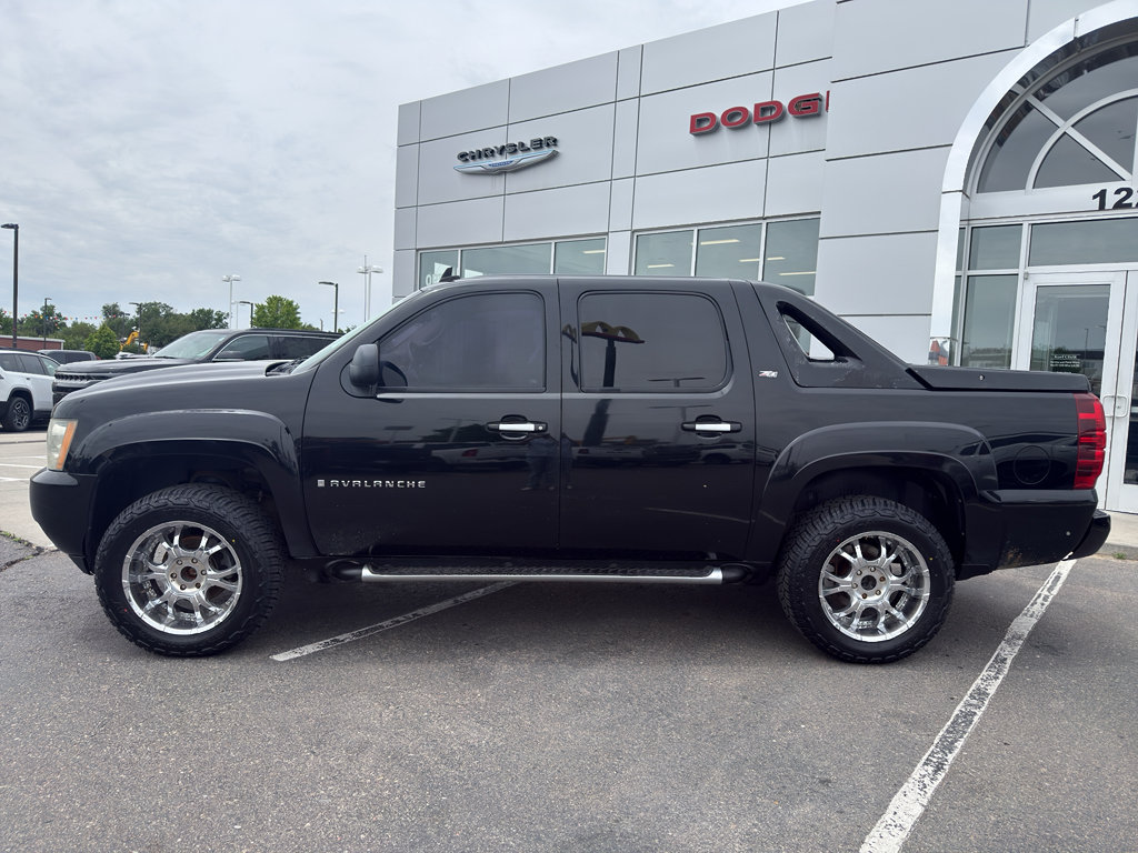Used 2008 Chevrolet Avalanche LT w/ LT Preferred Equipment Group AWD/4WD image 2
