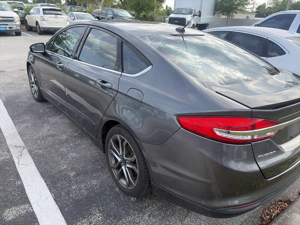 Used 2017 Ford Fusion SE w/ Equipment Group 201A FWD image 13