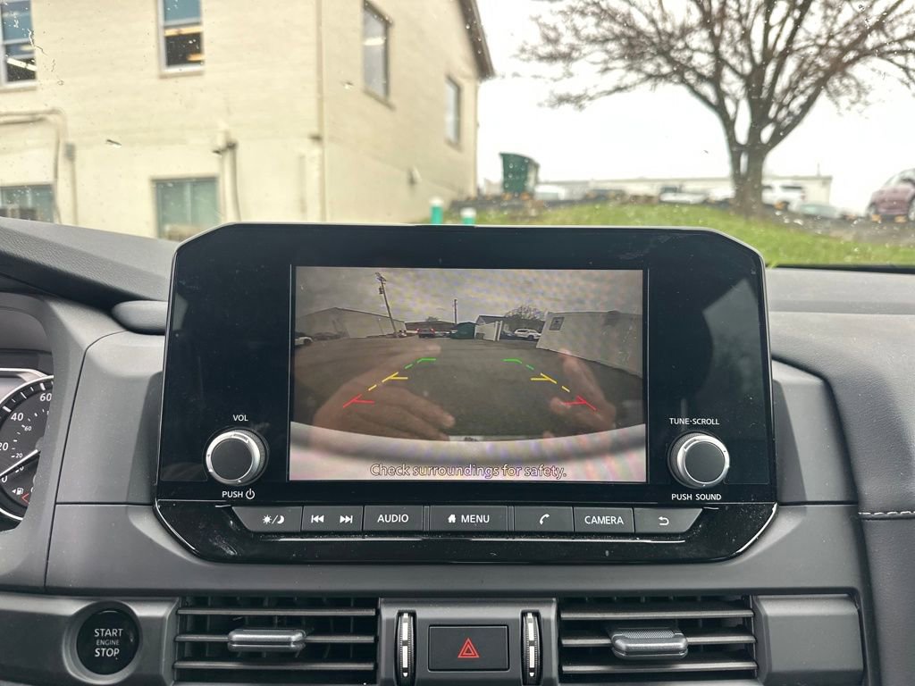 Used 2025 Nissan Pathfinder S image 16