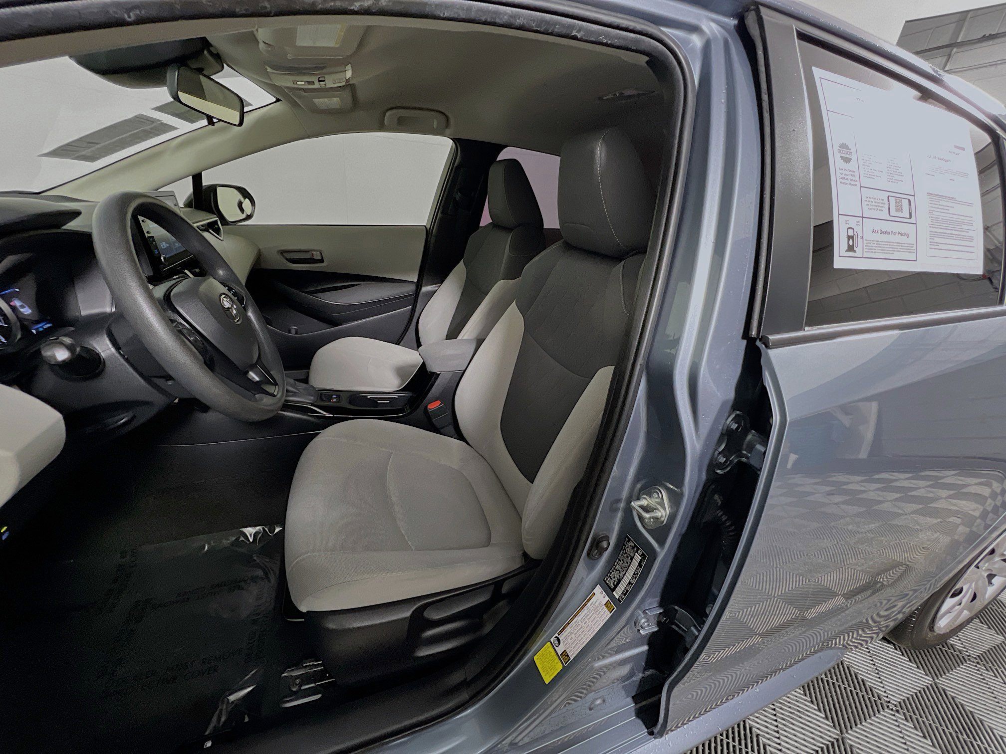 Used 2022 Toyota Corolla LE image 15