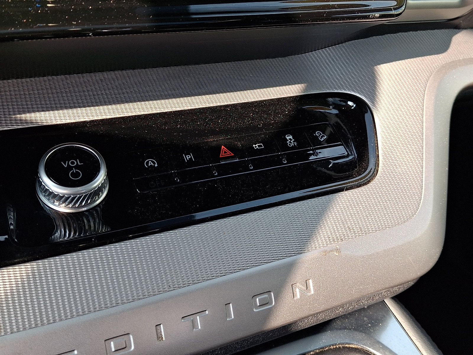 Used 2025 Ford Expedition Active AWD/4WD image 18
