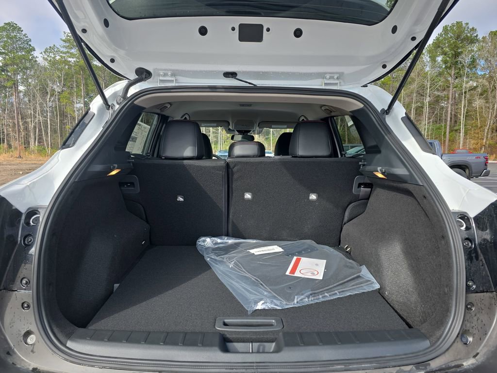 New 2026 Nissan Kicks SR FWD image 16