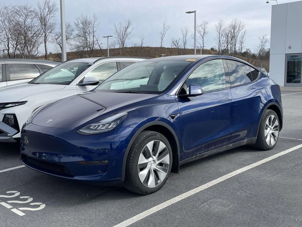 Used 2022 Tesla Model Y Long Range image 2