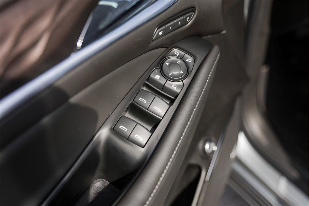 Used 2024 Buick Enclave Avenir w/ Avenir Technology Package image 23