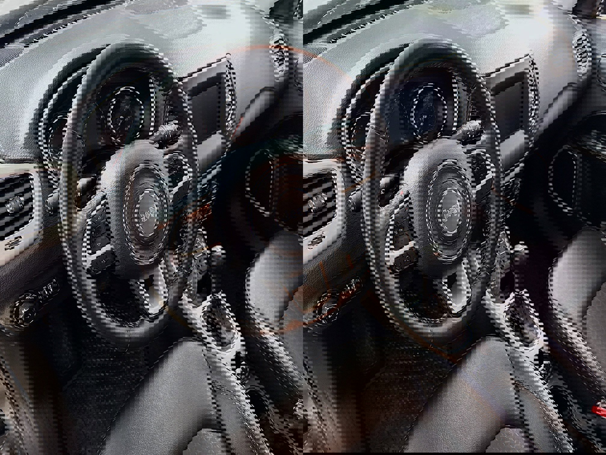 Used 2019 Jeep Compass Latitude w/ Cold Weather Group image 11