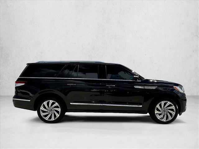 Used 2023 Lincoln Navigator L Reserve RWD image 5