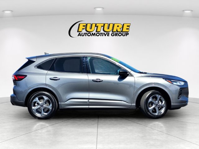 Certified 2023 Ford Escape ST-Line w/ Tech Pack #1 AWD/4WD image 3