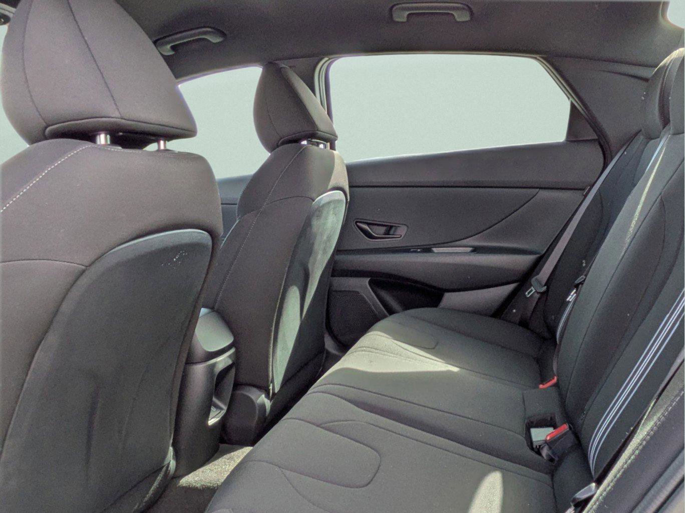 Certified 2025 Hyundai Elantra SEL image 12