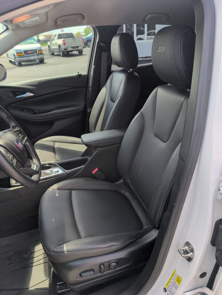 Used 2024 Buick Encore GX Sport Touring w/ Comfort Package AWD/4WD image 11