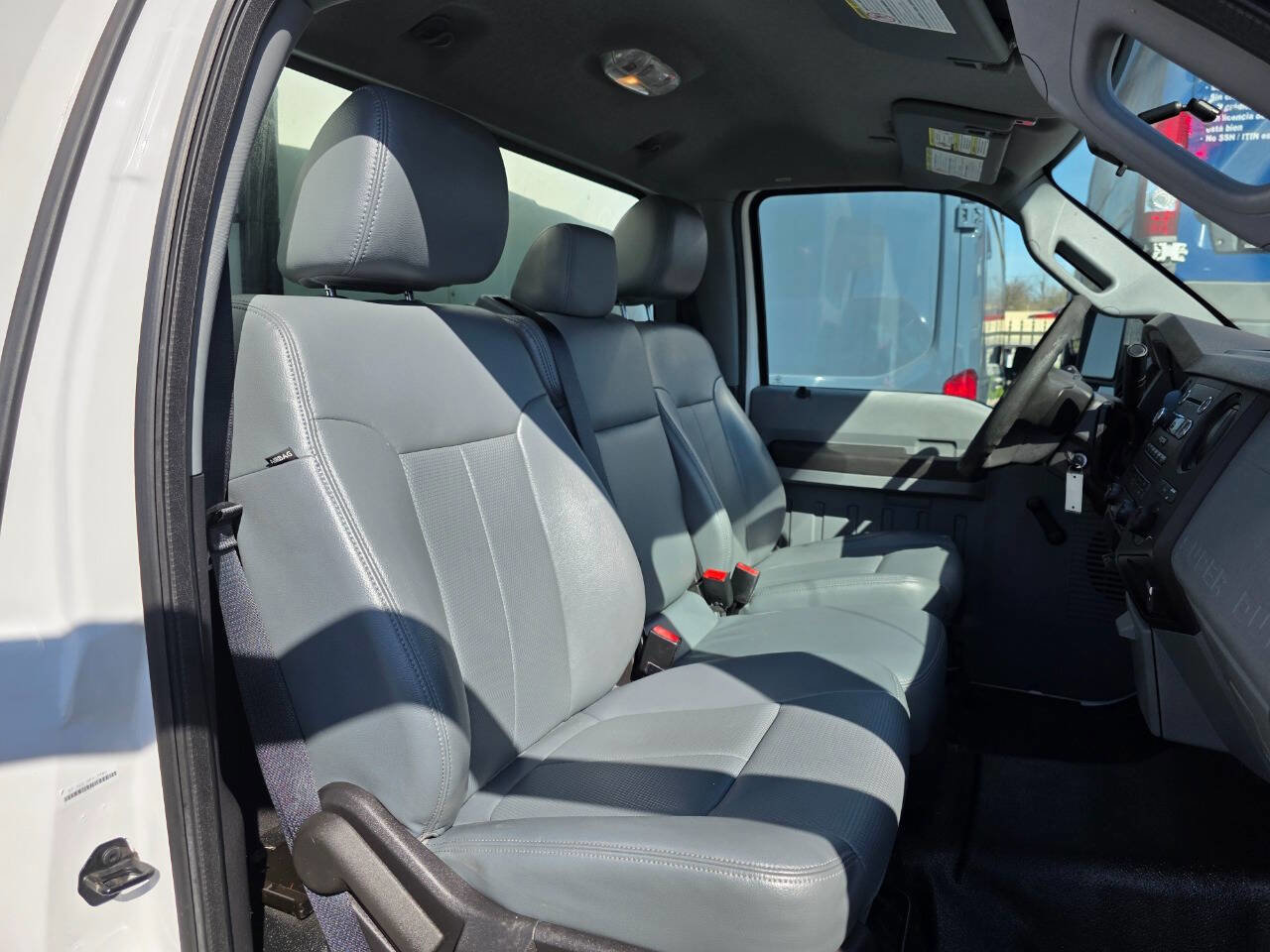 Used 2016 Ford F550 2WD Regular Cab Super Duty image 8