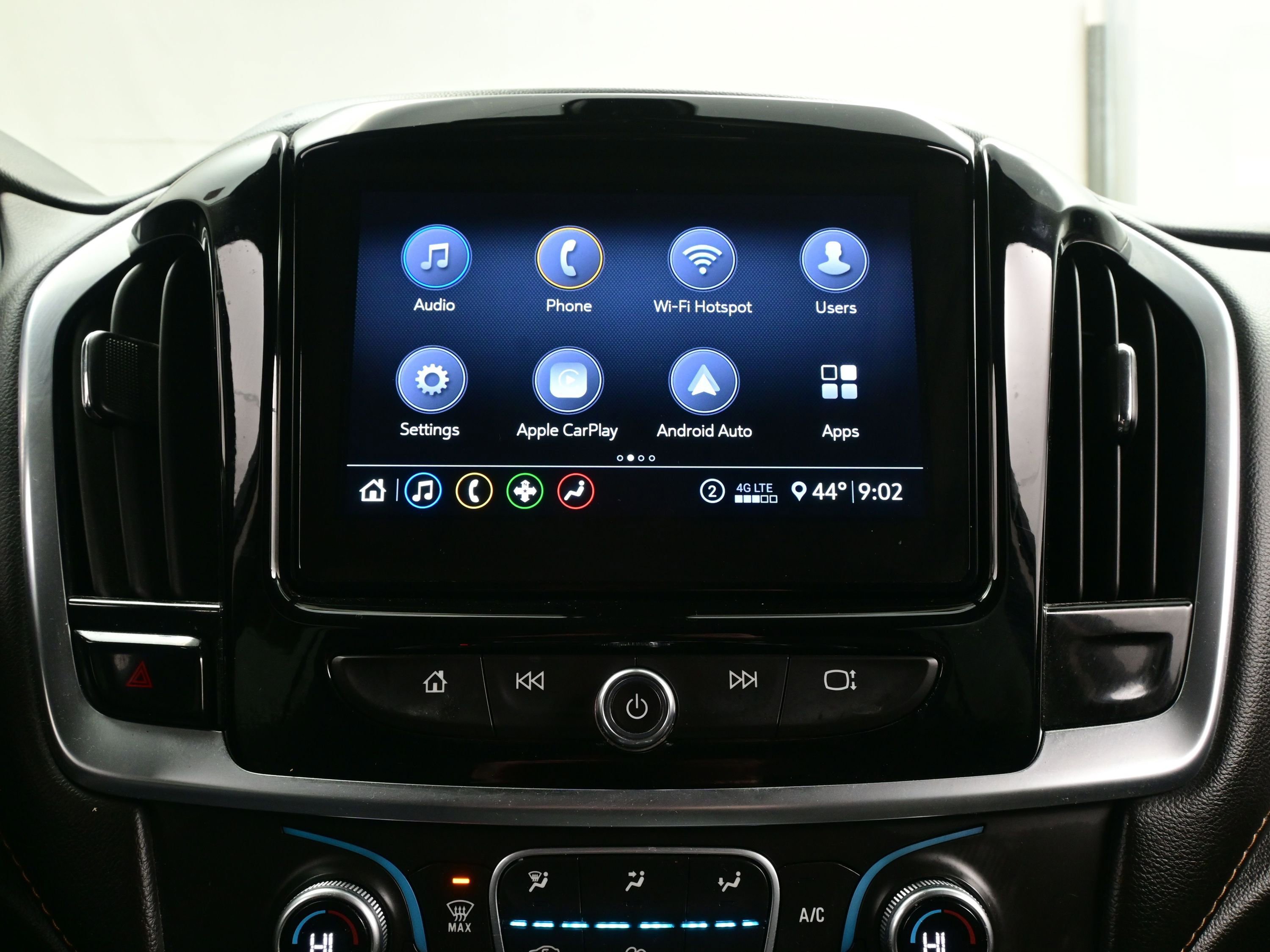 Used 2020 Chevrolet Traverse LT image 21