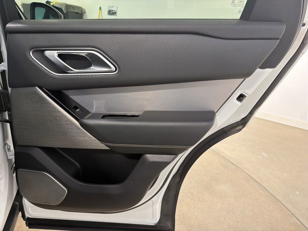 Used 2018 Land Rover Range Rover Velar R-Dynamic SE AWD/4WD image 26