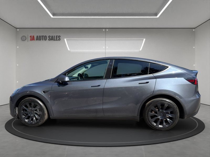 Used 2023 Tesla Model Y Long Range AWD/4WD image 2