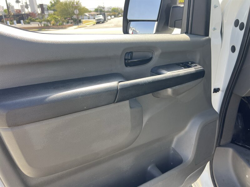Used 2018 Nissan NV 2500 S RWD image 7