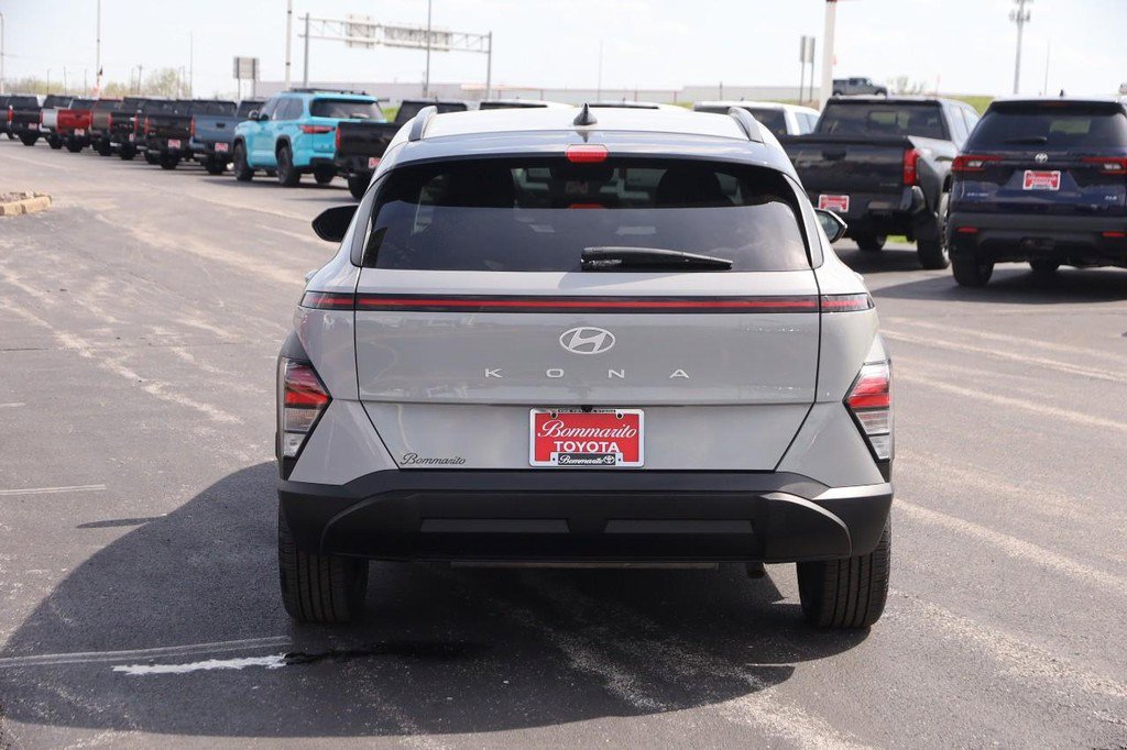 Used 2025 Hyundai Kona SEL image 6