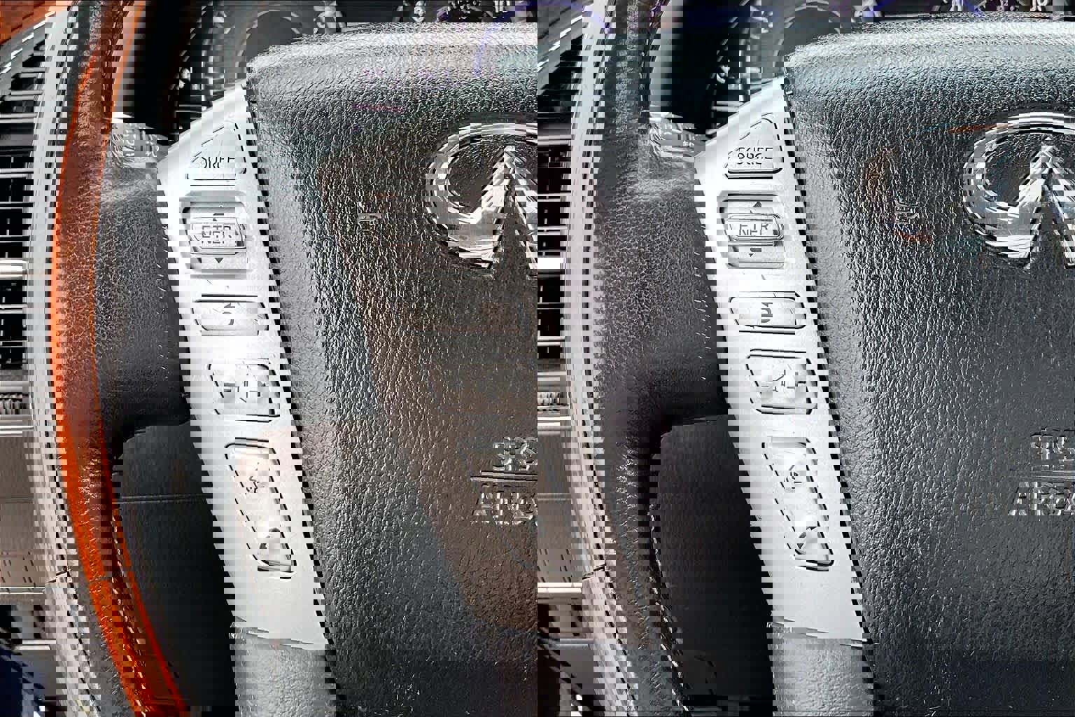 Used 2015 INFINITI QX80 w/ Deluxe Technology Package image 23