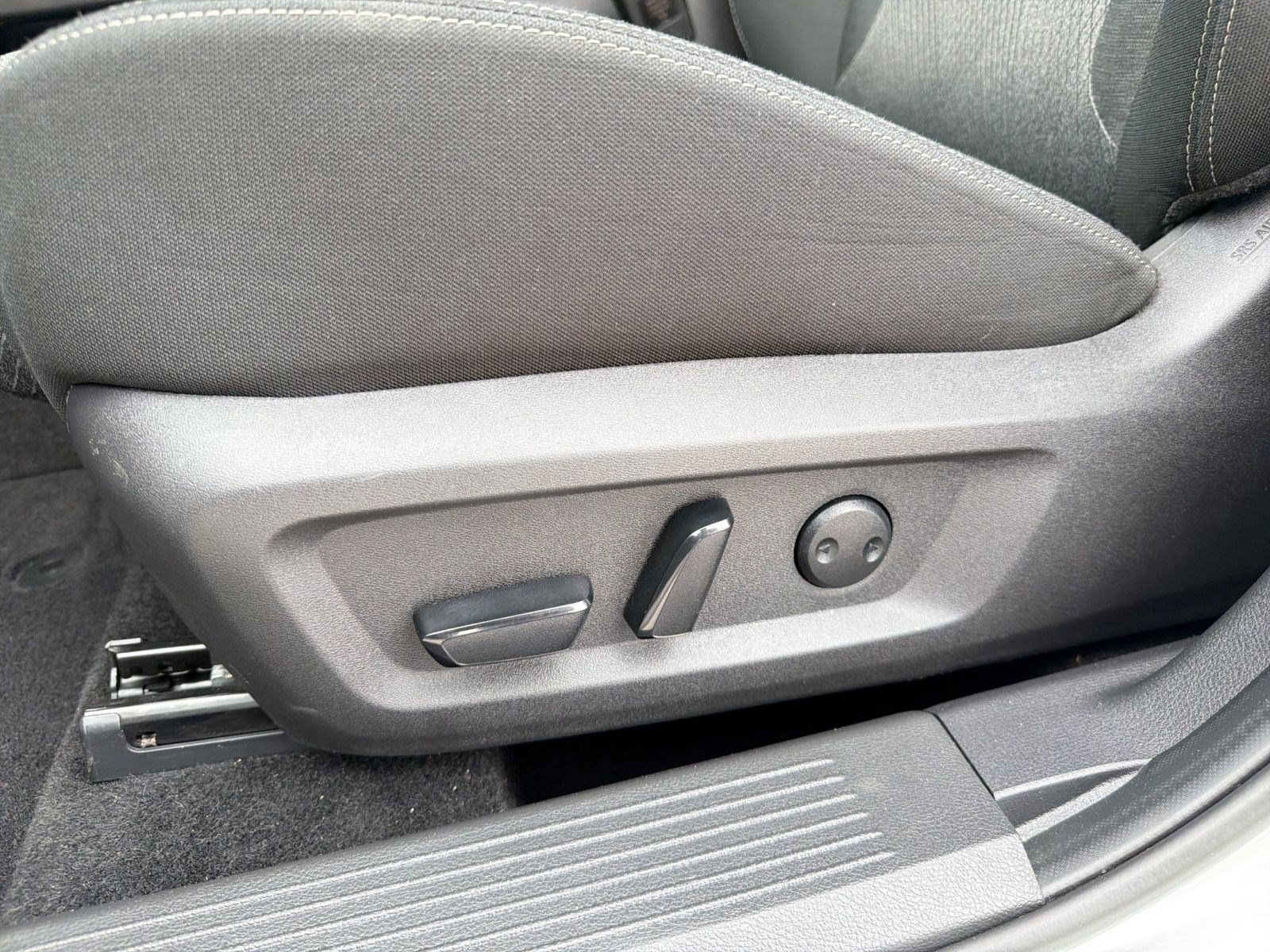 Used 2025 Nissan Rogue SV FWD image 14