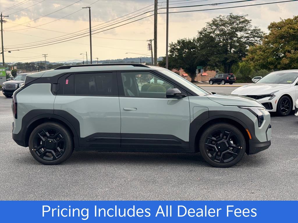 New 2027 Kia EV3 Wind FWD image 2