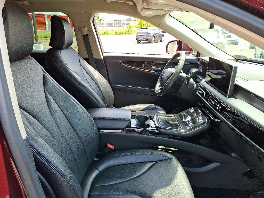 Used 2022 Lincoln Nautilus AWD image 12